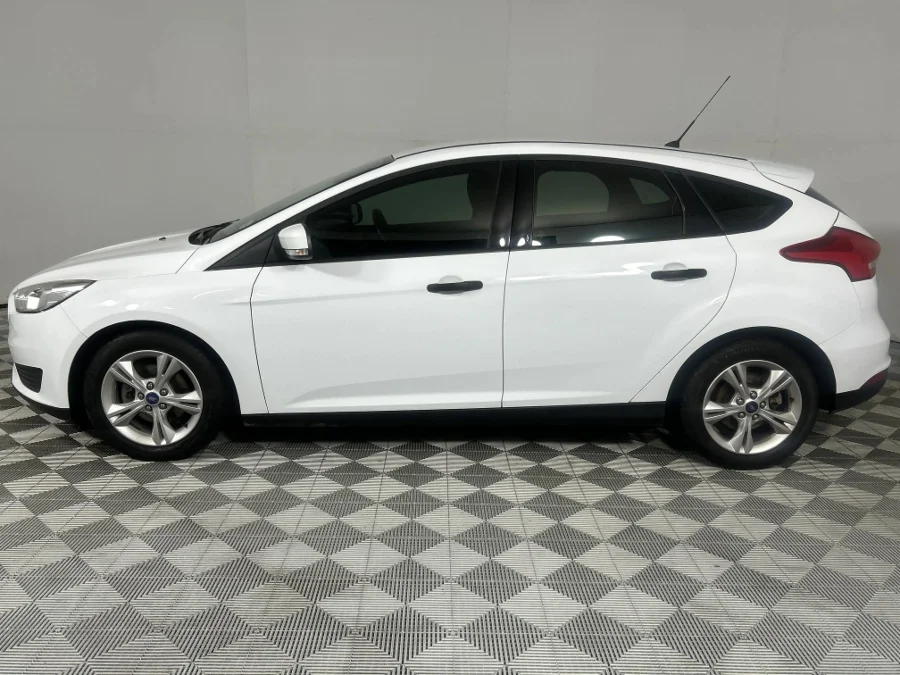 Used 2015 Ford Focus hatch 1.0T Ambiente - WeBuyCars Lansdowne