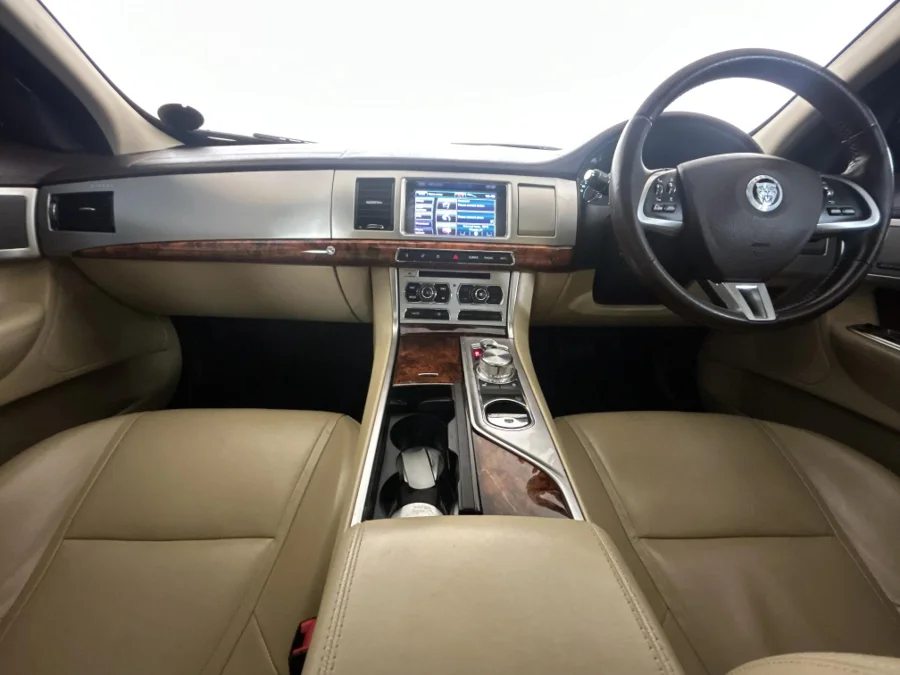 Used 2014 Jaguar XF 2.0 i4 Premium Luxury - WeBuyCars Lansdowne