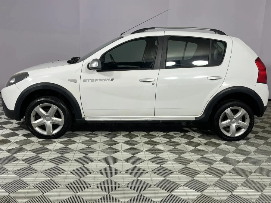 Used 2015 Renault Sandero Stepway 1.6 - WeBuyCars Durban