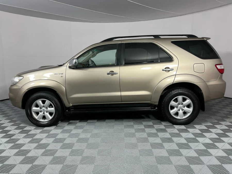 Used 2011 Toyota Fortuner 3.0D-4D auto - WeBuyCars Brackenfell Cape Town