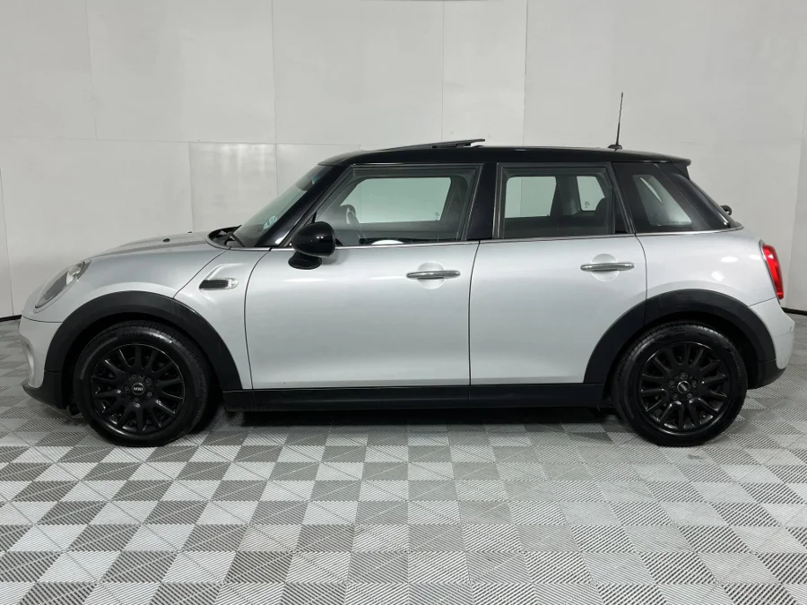 Used 2015 MINI Hatch Cooper Hatch 5-door Seven 7 - WeBuyCars Gqeberha