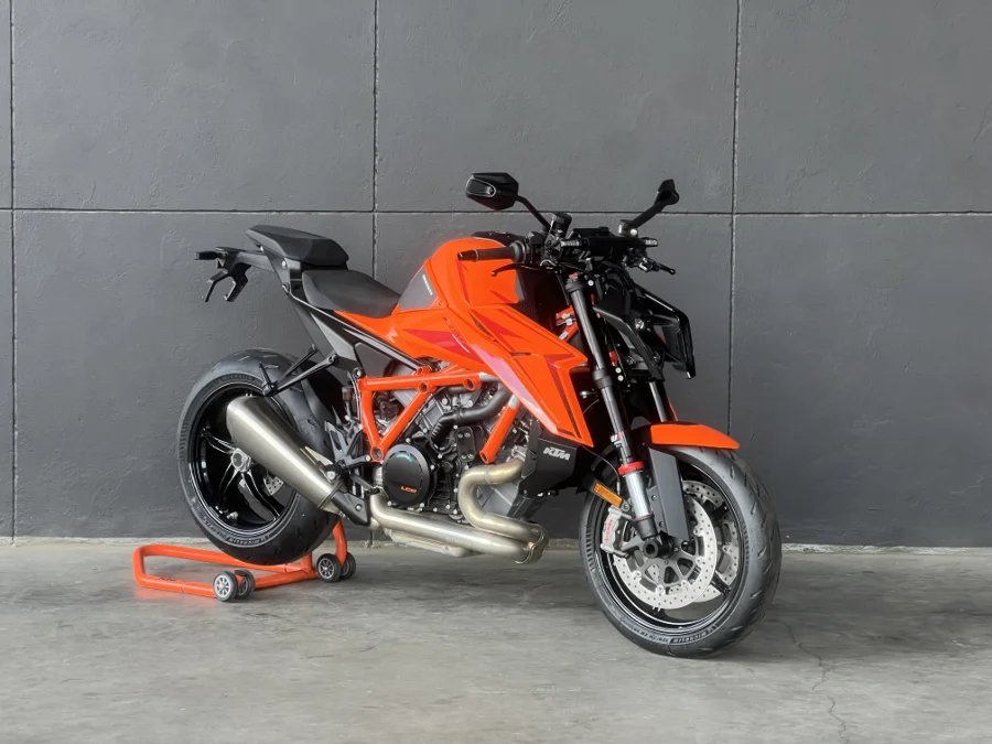 KTM 1390 SUPER DUKE R - FAST KTM