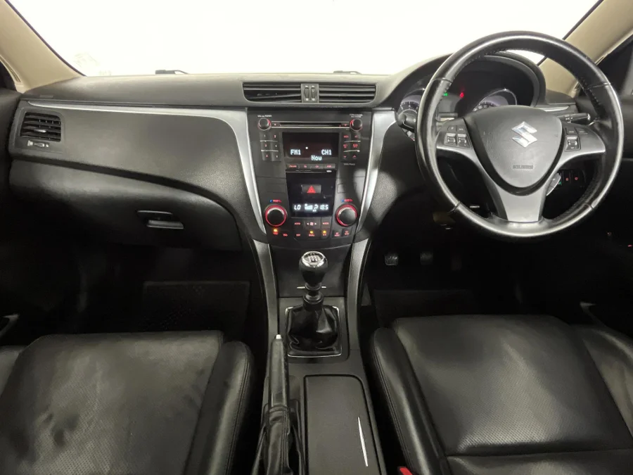 Used 2013 Suzuki Kizashi 2.4 SDLX - WeBuyCars Gqeberha