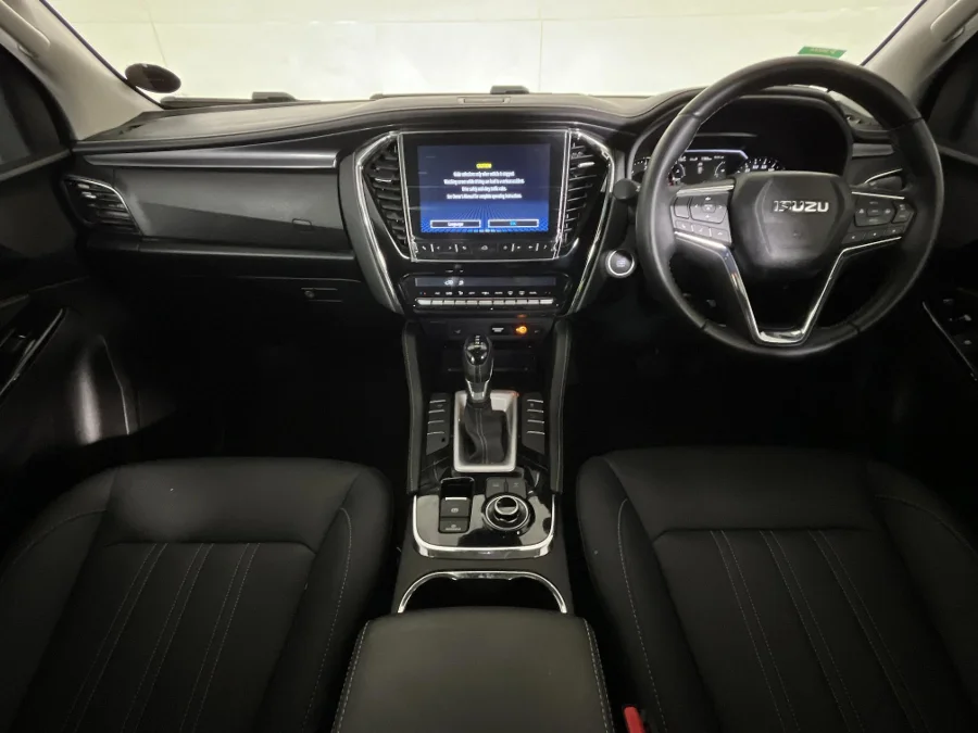 Used 2025 Isuzu mu-X 3.0TD Onyx 4x4 - WeBuyCars JHB South Used 2025 Isuzu mu-X 3.0TD Onyx 4x4 - WeBuyCars JHB South