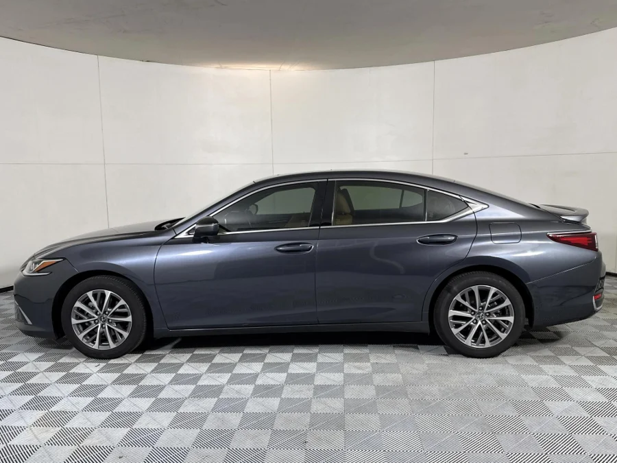 Used 2023 Lexus ES 300h EX - WeBuyCars Midstream