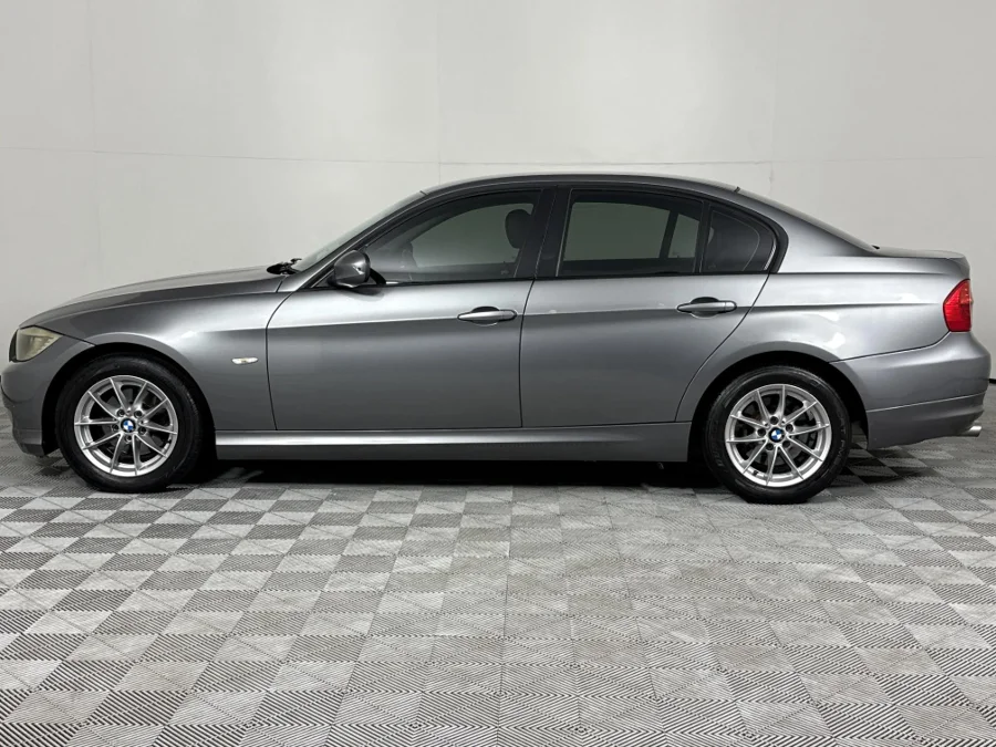 Used 2011 BMW 3 Series 320i auto - WeBuyCars Vereeniging Used 2011 BMW 3 Series 320i auto - WeBuyCars Vereeniging