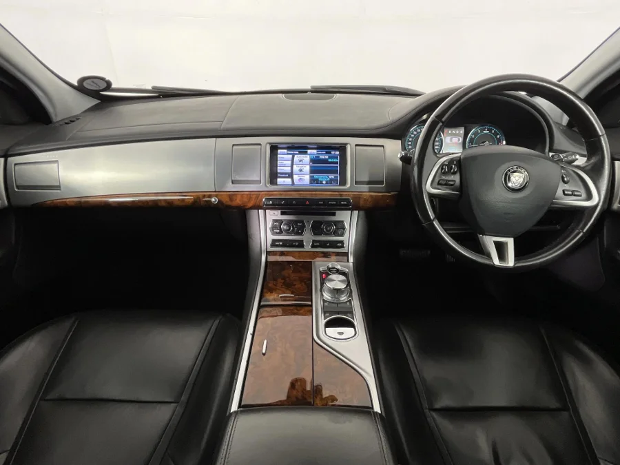 Used 2016 Jaguar XF 3.0 Supercharged Premium Luxury - WeBuyCars The Dome