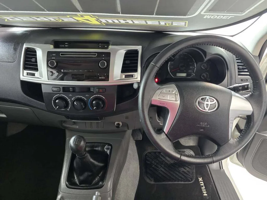 Used 2014 Toyota Hilux 2.7 Raider - Deals 4 Wheels