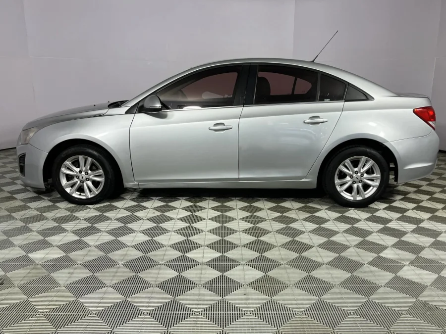 Used 2015 Chevrolet Cruze sedan 1.6 LS - WeBuyCars Durban