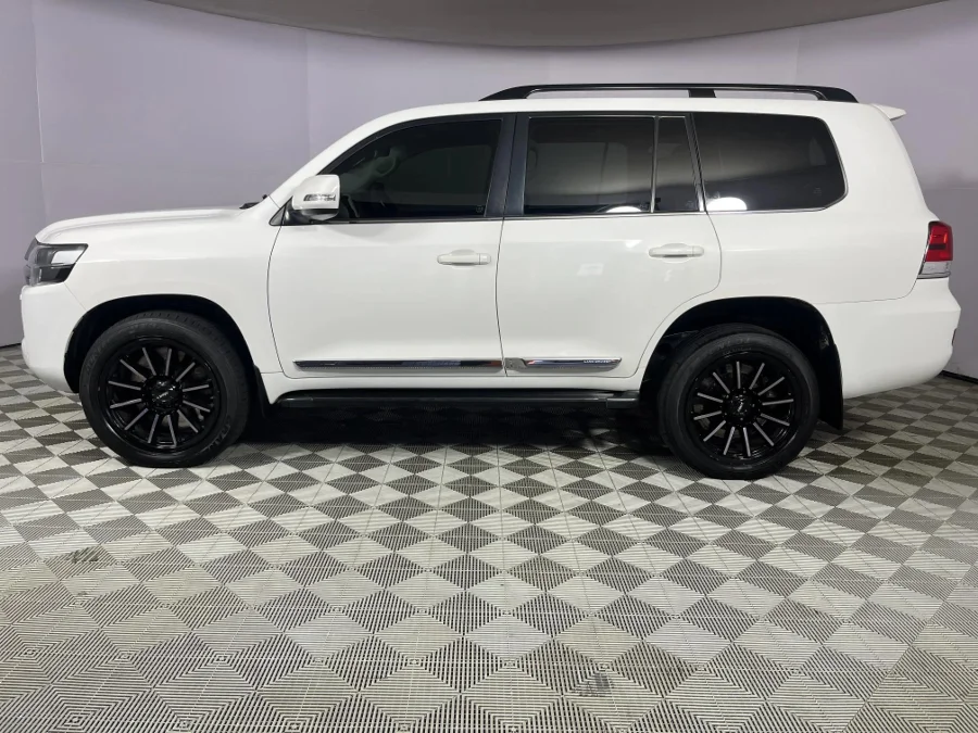 Used 2019 Toyota Land Cruiser 200 4.5D-4D V8 VX-R - WeBuyCars JHB South Used 2019 Toyota Land Cruiser 200 4.5D-4D V8 VX-R - WeBuyCars JHB South