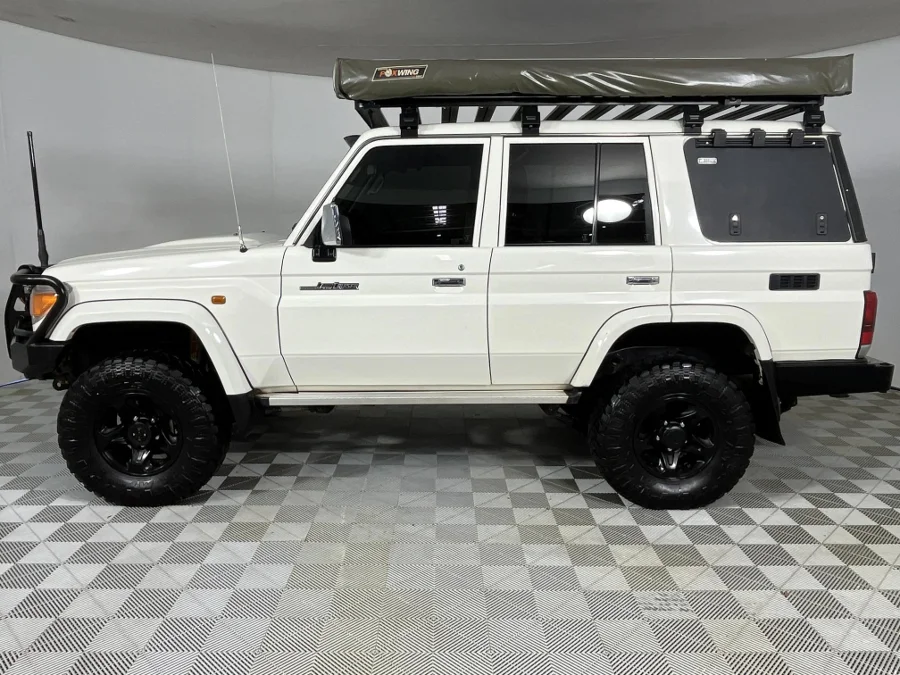 Used 2021 Toyota Land Cruiser 76 4.5D-4D V8 station wagon LX - WeBuyCars Silverlakes