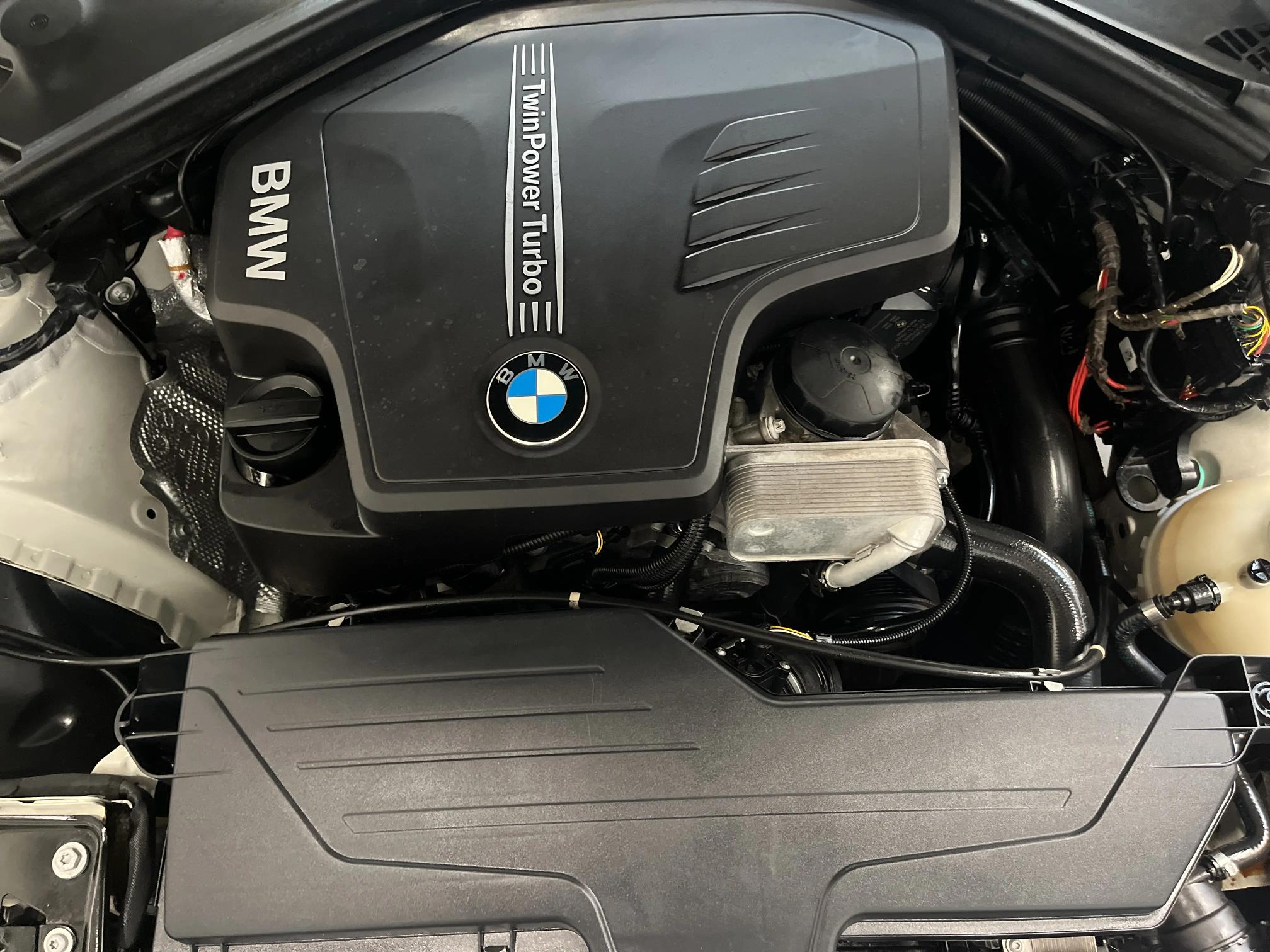 Used 2013 BMW 3 Series 320i Luxury sports-auto