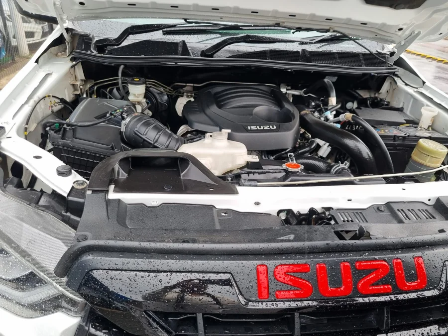 Used 2023 Isuzu D-Max 300 3.0TD 4x4 LX - Carbase Auto