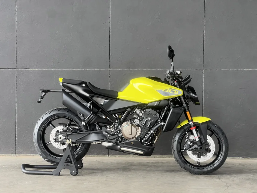 HUSQVARNA VITPILEN 801 - FAST KTM HUSQVARNA VITPILEN 801 - FAST KTM