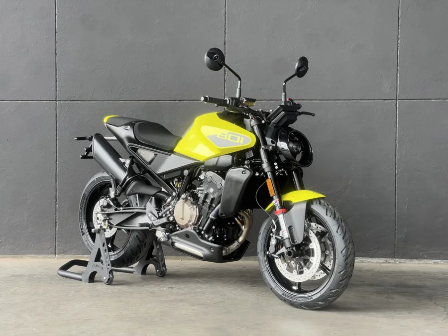 HUSQVARNA VITPILEN 801 - FAST KTM HUSQVARNA VITPILEN 801 - FAST KTM