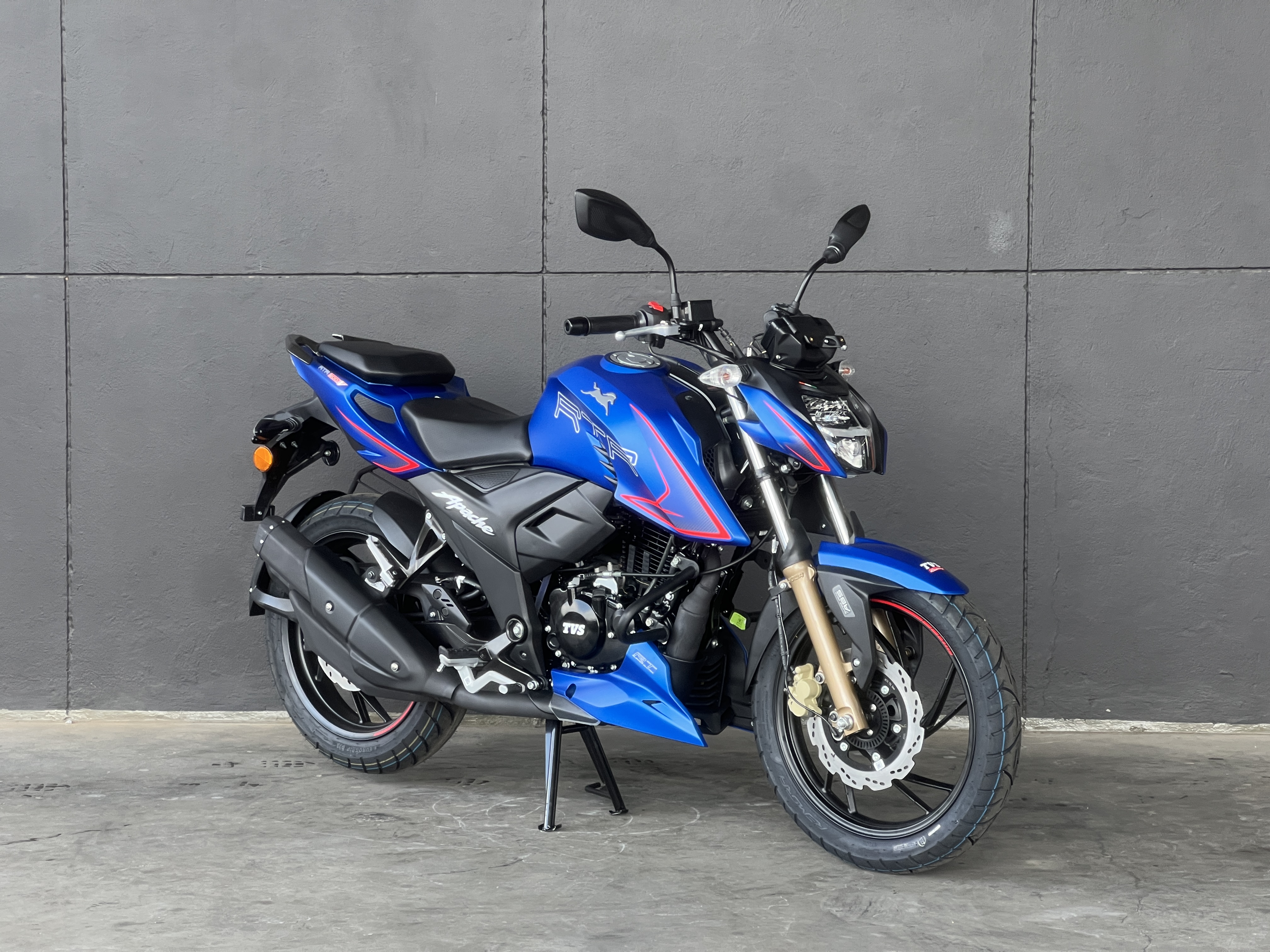TVS APACHE RTR 200 FI