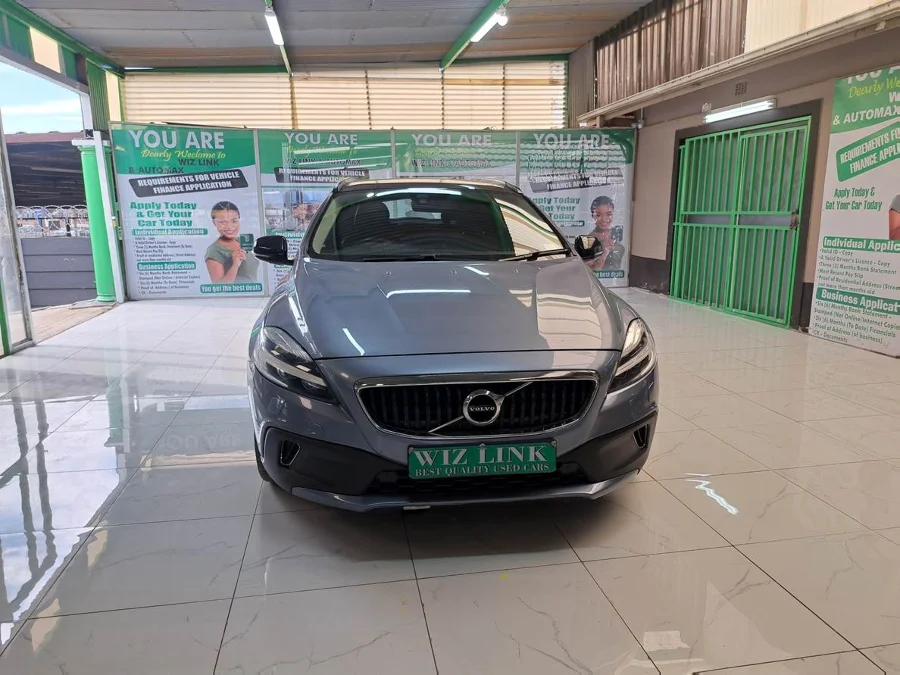 Used 2019 Volvo V40 D3 R-Design - Wiz Link