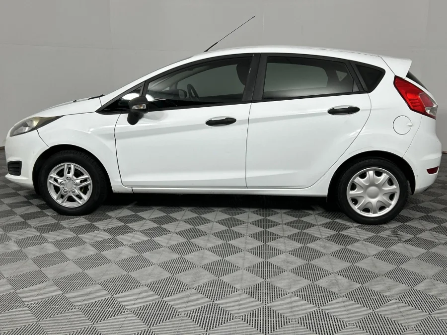 Used 2017 Ford Fiesta 5-door 1.4 Ambiente - WeBuyCars Lansdowne