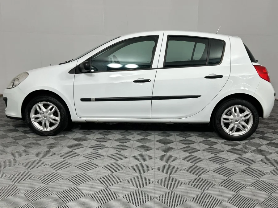 Used 2007 Renault Clio 1.6 Expression 5-door automatic - WeBuyCars Lansdowne