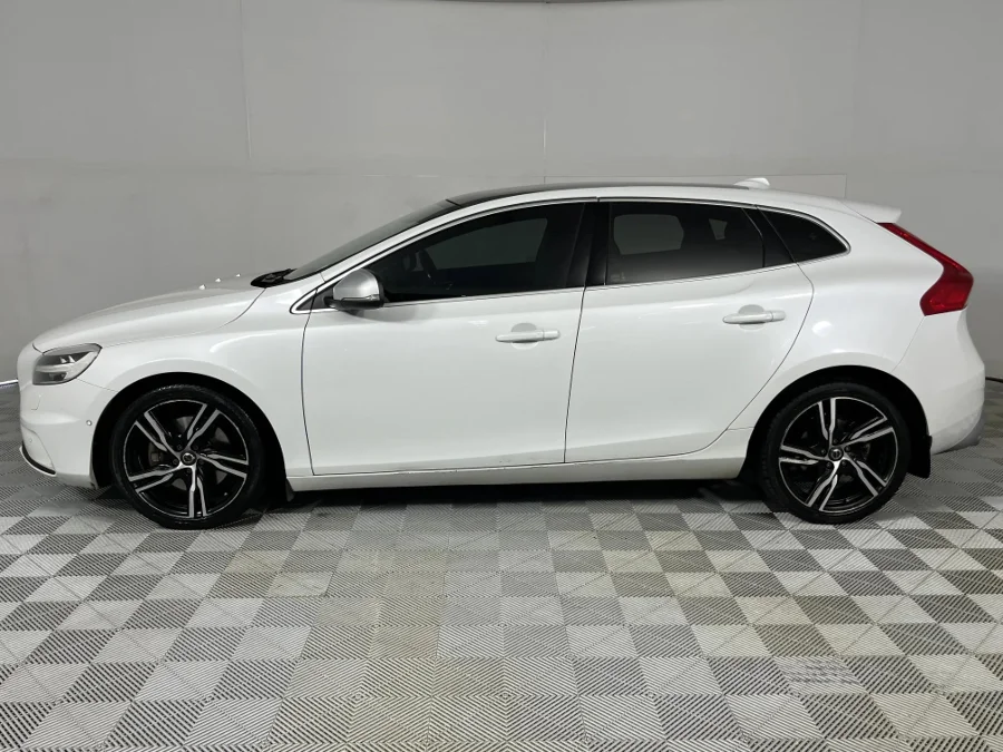 Used 2020 Volvo V40 D2 R-Design - WeBuyCars Silverlakes Used 2020 Volvo V40 D2 R-Design - WeBuyCars Silverlakes
