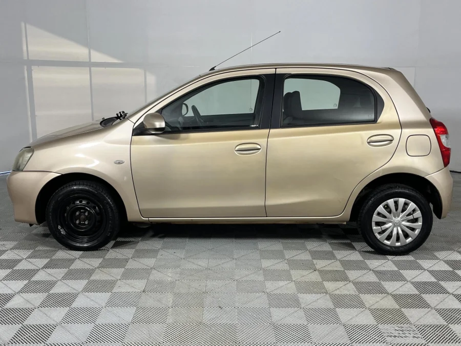 Used 2014 Toyota Etios hatch 1.5 Sprint - WeBuyCars Silverlakes