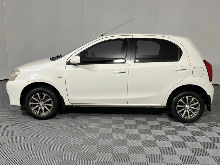 Used 2013 Toyota Etios sedan 1.5 Sprint - WeBuyCars Montana