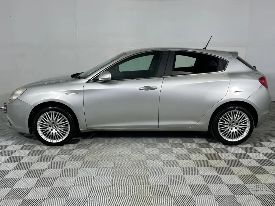 Used 2013 Alfa Romeo Giulietta 1.4TBi Distinctive - WeBuyCars Silverlakes