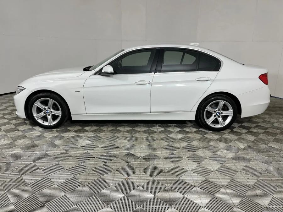 Used 2013 BMW 3 Series 320i Luxury sports-auto - WeBuyCars George