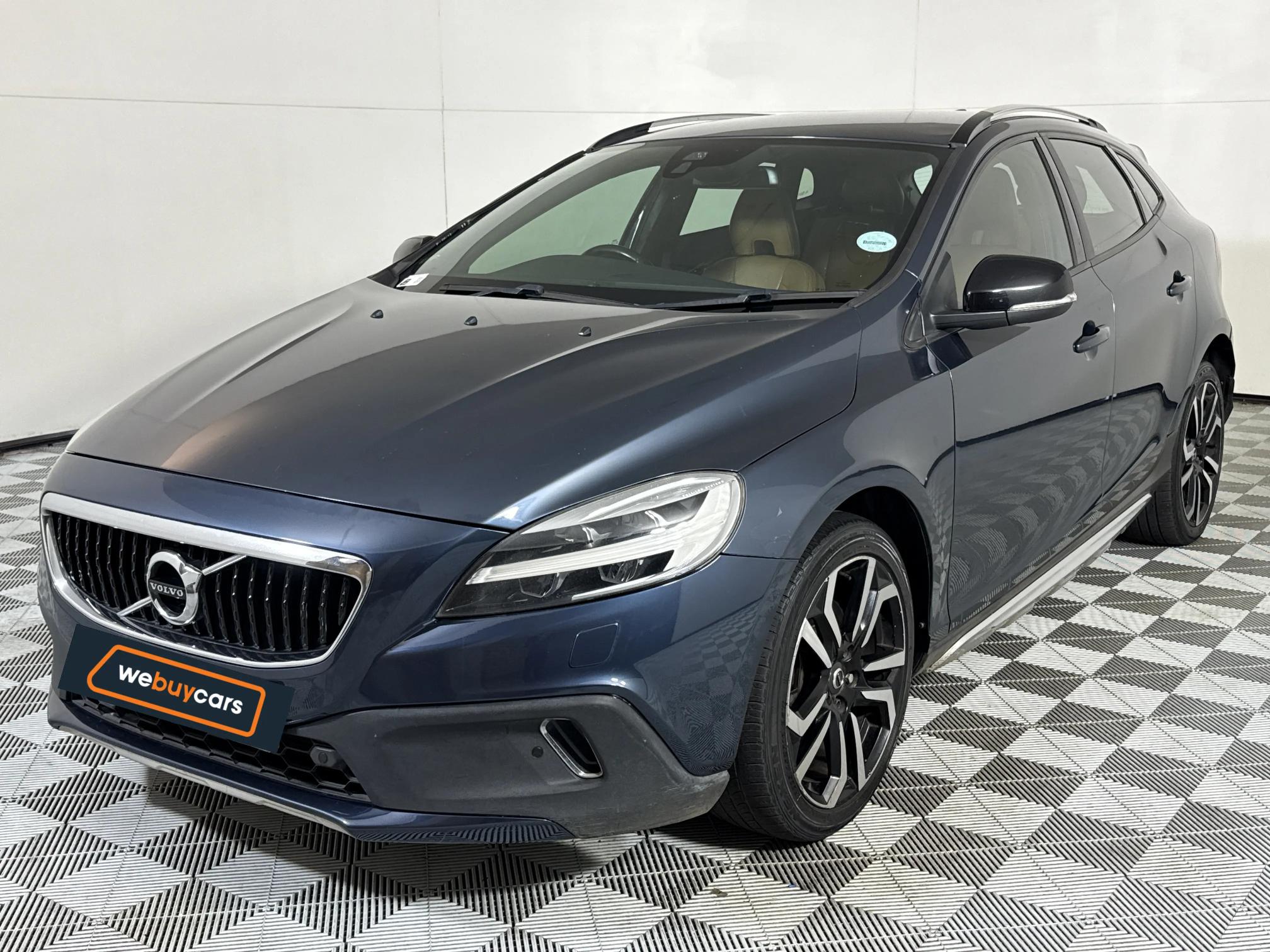 Used 2017 Volvo V40 Cross Country T4 Momentum auto