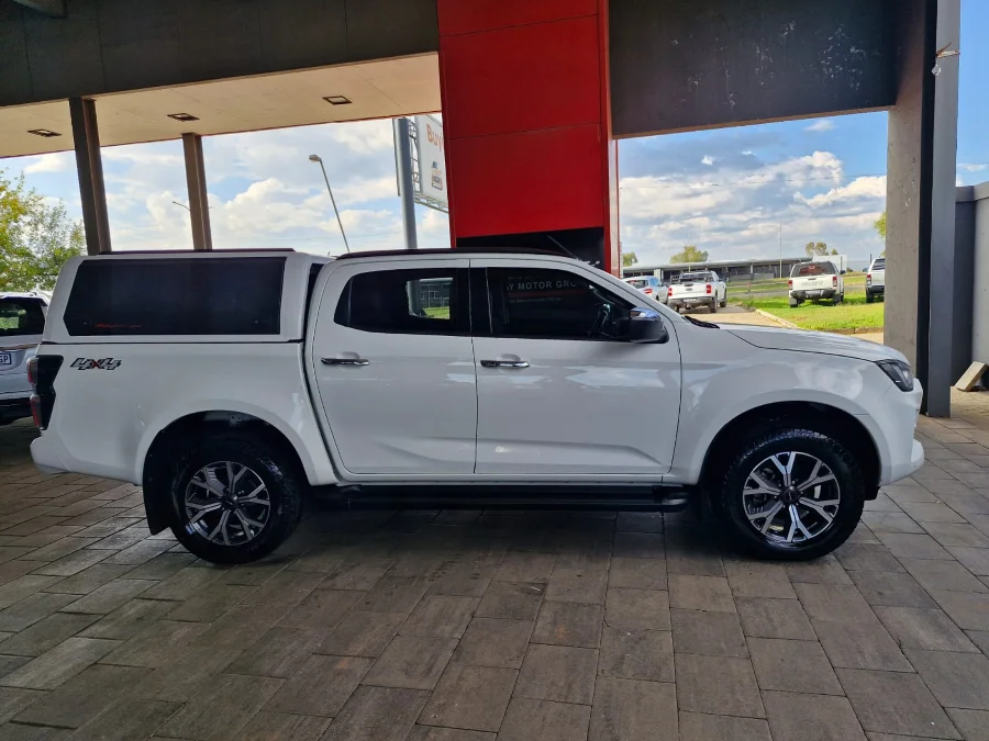 Used 2023 Isuzu D-Max 3.0TD double cab LSE 4x4 - Highway Motors