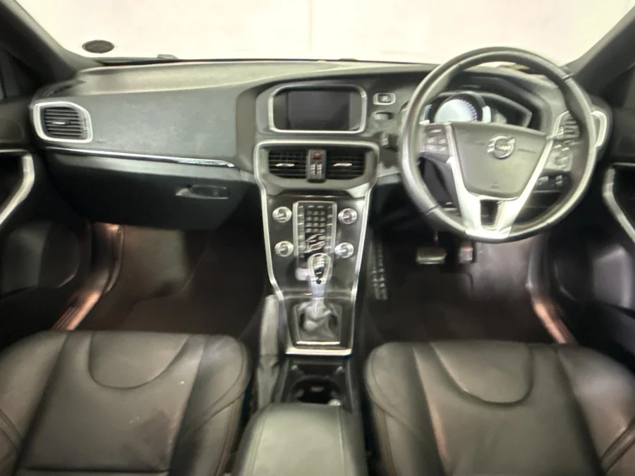 Used 2018 Volvo V40 Cross Country D4 Inscription - WeBuyCars Midstream