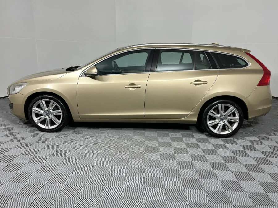 Used 2012 Volvo V60 2.0T Powershift - WeBuyCars Montana