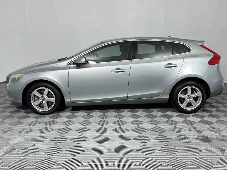 Used 2015 Volvo V40 T3 Momentum auto - WeBuyCars Richmond