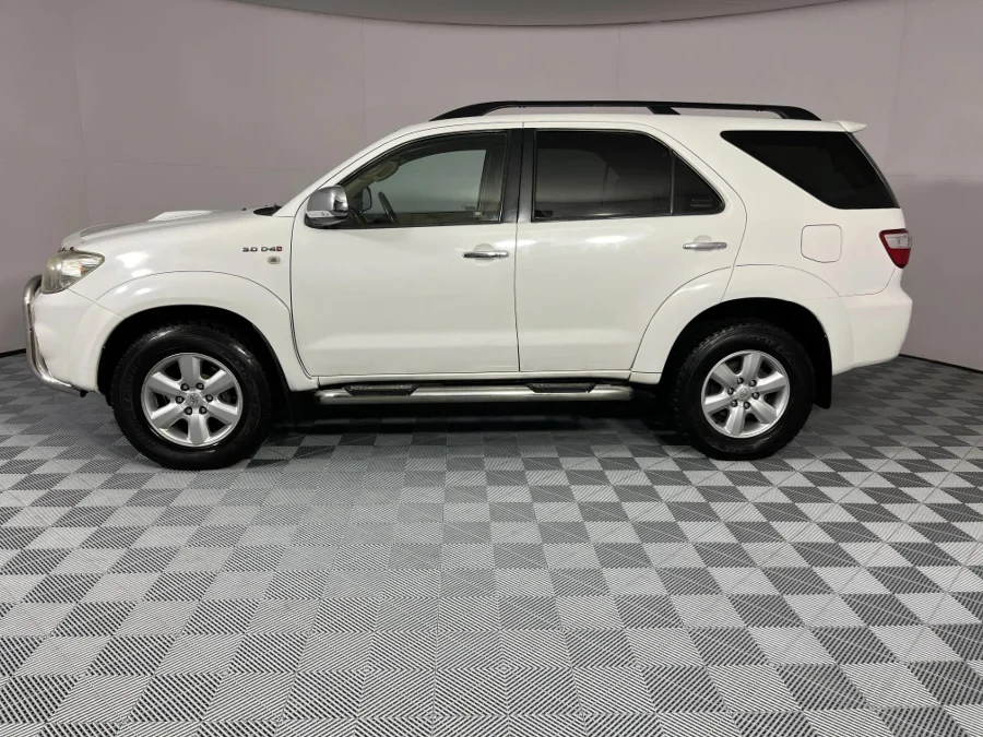 Used 2011 Toyota Fortuner 3.0D-4D auto - WeBuyCars Brackenfell Cape Town