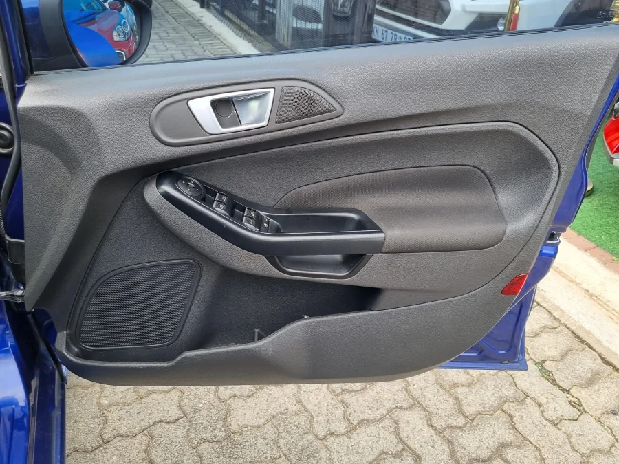 Used 2015 Ford Fiesta sedan 1.4 Ambiente - Carbase Auto Used 2015 Ford Fiesta sedan 1.4 Ambiente - Carbase Auto