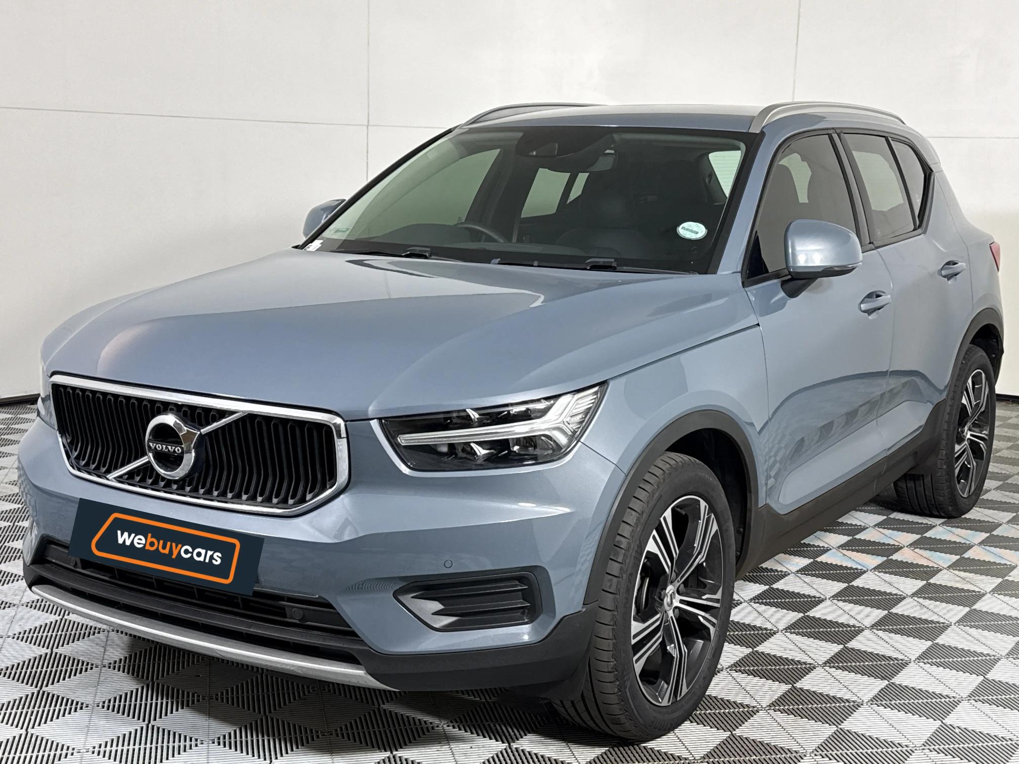 Used 2022 Volvo XC40 T4 Momentum
