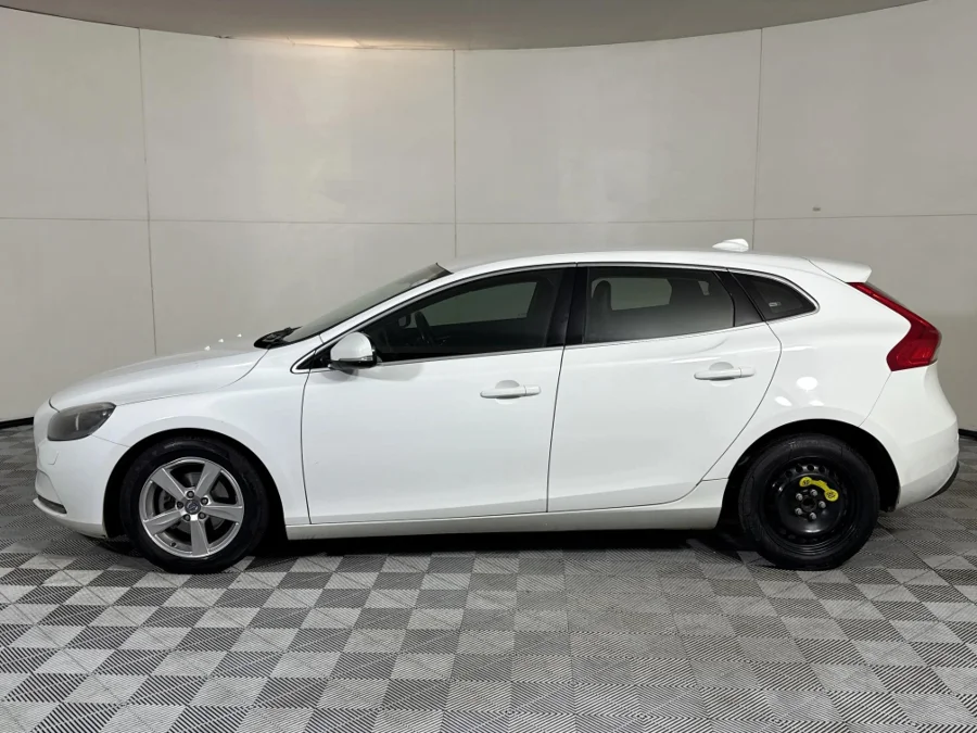 Used 2015 Volvo V40 D2 Elite - WeBuyCars Midstream