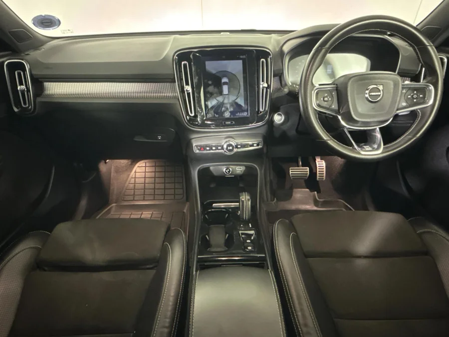 Used 2018 Volvo XC40 D4 AWD R-Design - WeBuyCars Midstream