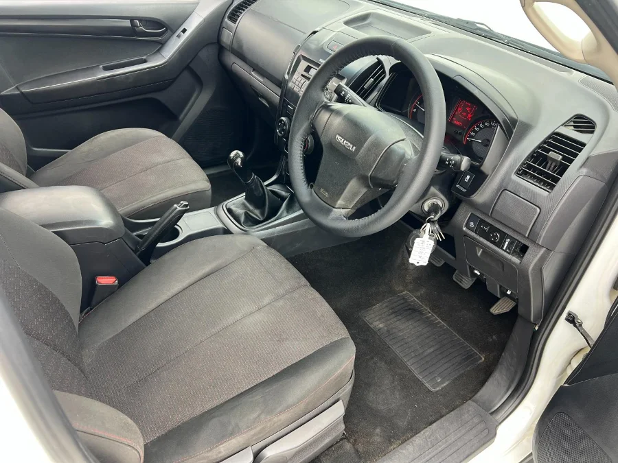 Used 2021 Isuzu D-Max Gen 6 250 double cab Hi-Ride manual - EBK Auto