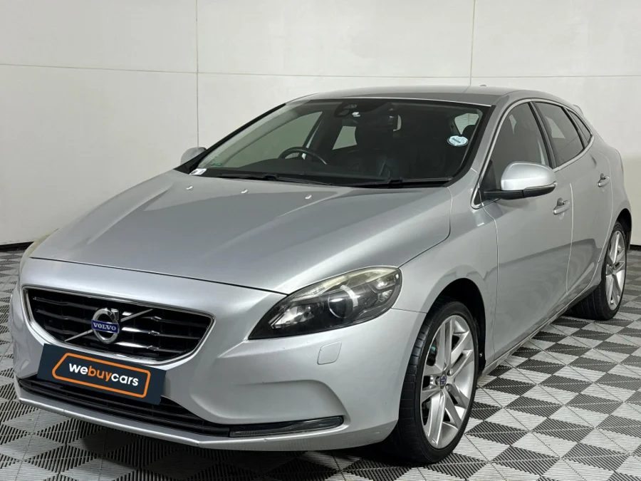 Used 2016 Volvo V40 T3 Momentum - WeBuyCars Midstream Used 2016 Volvo V40 T3 Momentum - WeBuyCars Midstream