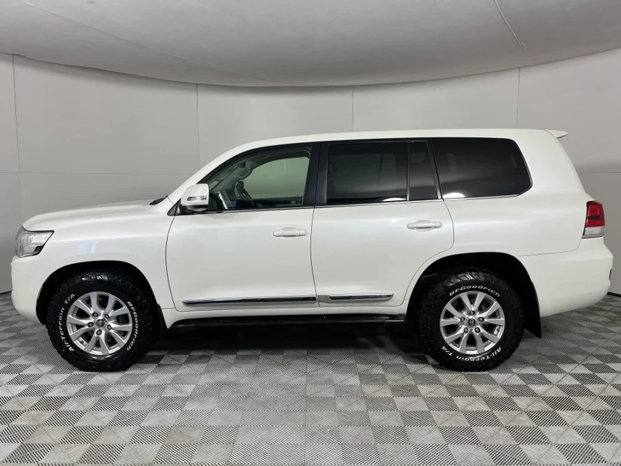 Used 2017 Toyota Land Cruiser 200 4.5D-4D V8 VX - WeBuyCars Mbombela