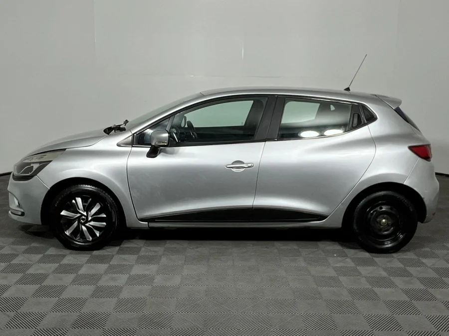 Used 2017 Renault Clio 66kW turbo Expression - WeBuyCars  Witbank