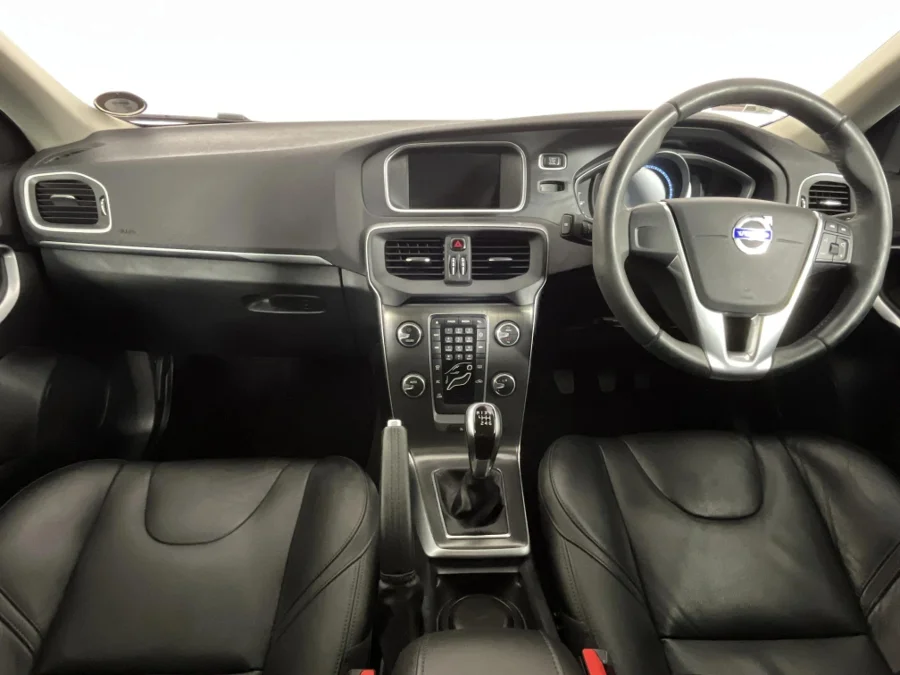 Used 2014 Volvo V40 T3 Elite - WeBuyCars Gqeberha