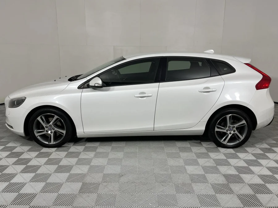 Used 2014 Volvo V40 T3 Elite - WeBuyCars Gqeberha