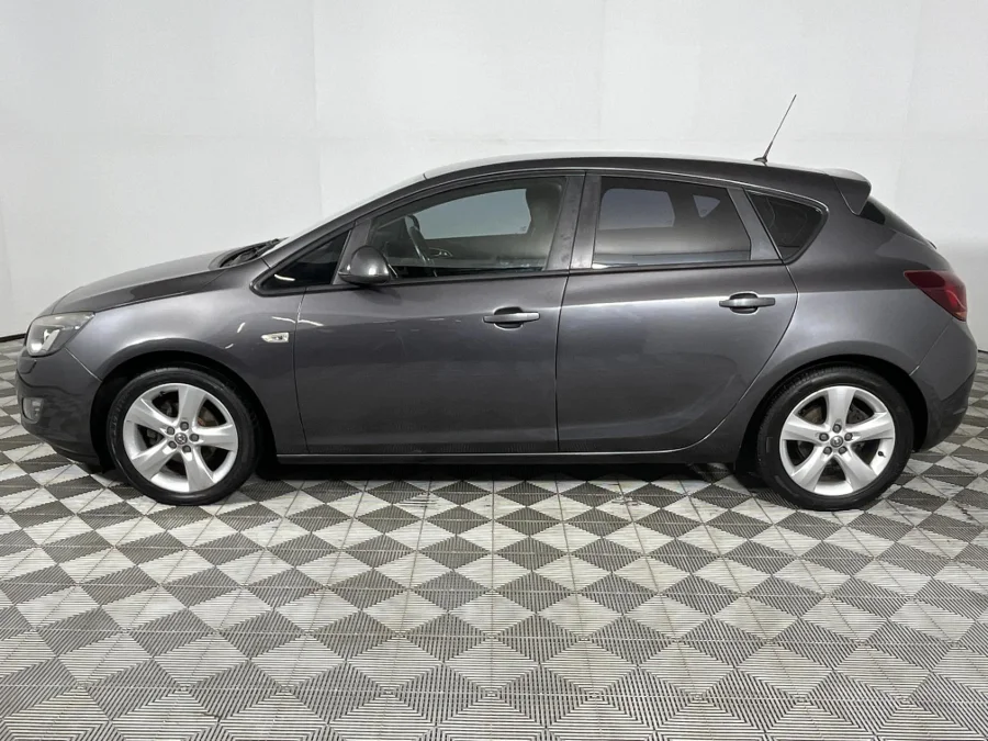 Used 2012 Opel Astra hatch 1.4 Turbo Enjoy Plus - WeBuyCars Richmond