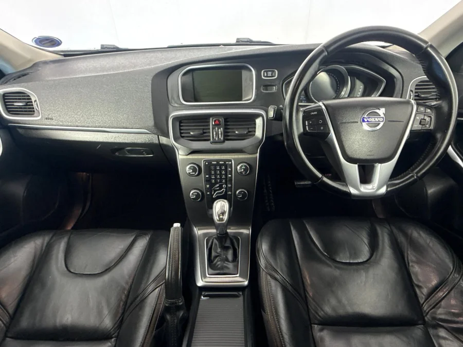 Used 2013 Volvo V40 Cross Country T5 Elite - WeBuyCars Vereeniging