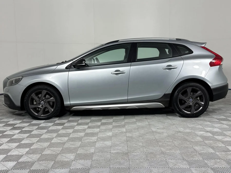 Used 2013 Volvo V40 Cross Country T5 Elite - WeBuyCars Vereeniging