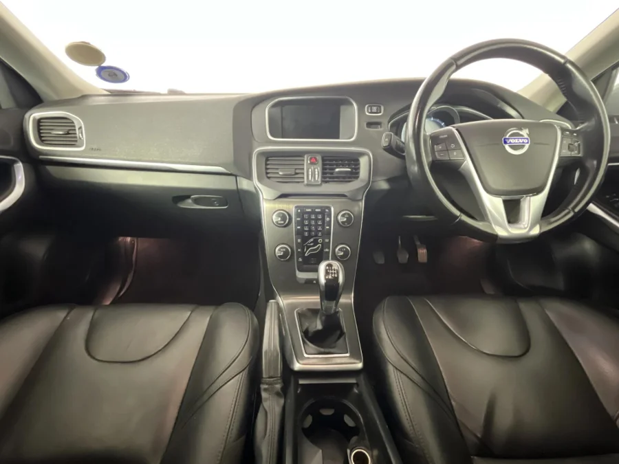 Used 2014 Volvo V40 D2 Excel - WeBuyCars Lansdowne
