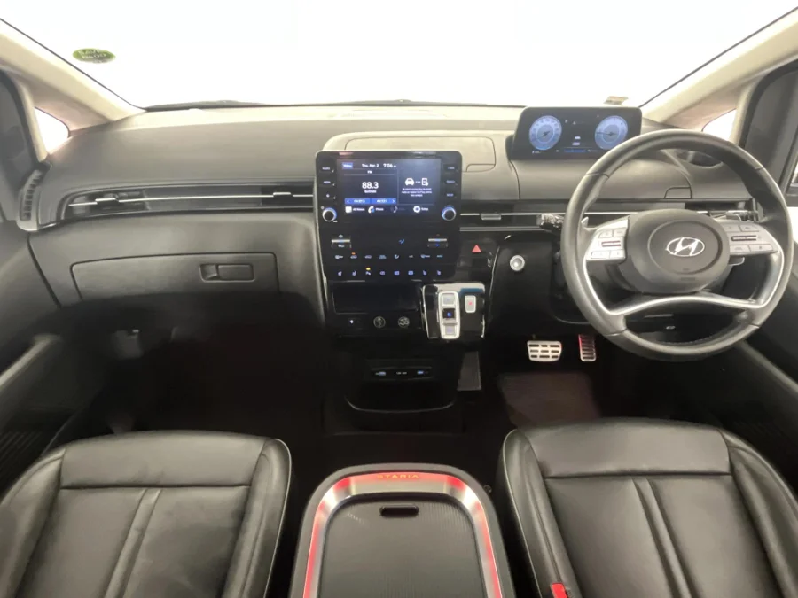 Used 2022 Hyundai Staria 2.2D Luxury - WeBuyCars The Dome