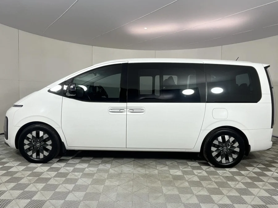 Used 2022 Hyundai Staria 2.2D Luxury - WeBuyCars The Dome